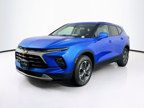 Used 2025 Chevrolet Blazer LT FWD image 3