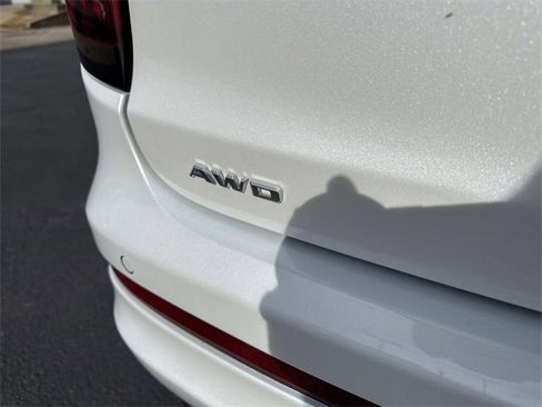 Used 2024 Cadillac XT6 Premium Luxury w/ Technology Package image 4