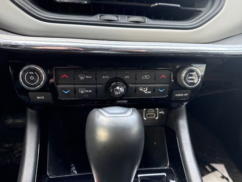 Certified 2022 Jeep Compass Limited w/ Sun and Sound Group image 19