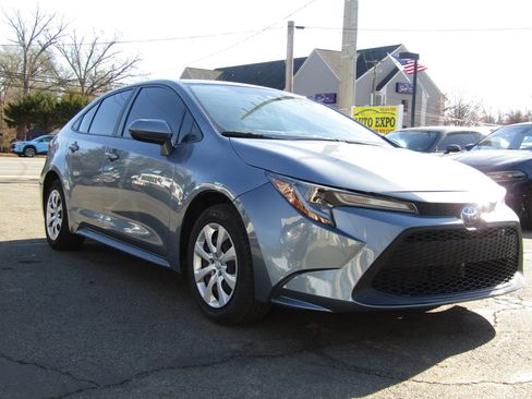 Used 2022 Toyota Corolla LE image 1