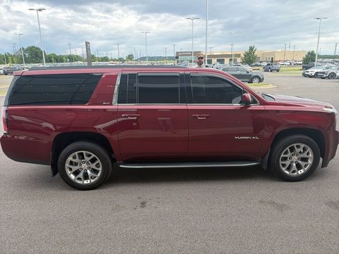 Used 2018 GMC Yukon XL SLT w/ Open Road Package AWD/4WD image 3