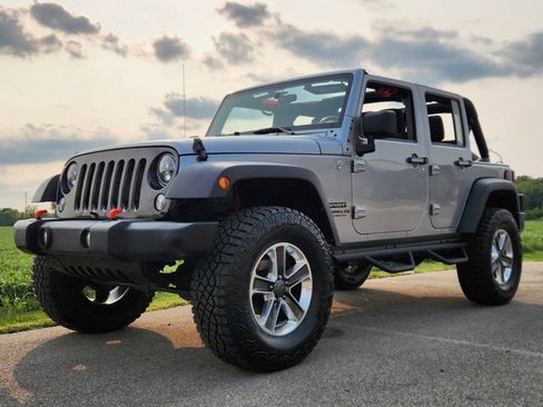 Used 2016 Jeep Wrangler Unlimited Sport w/ Connectivity Group AWD/4WD image 1