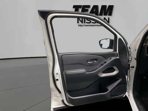 Used 2024 Nissan Frontier SV w/ Technology Package image 8