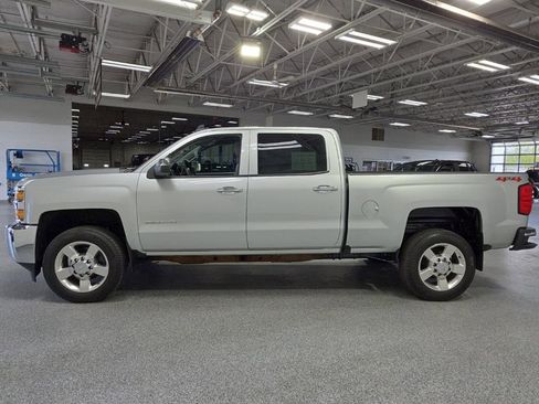 Used 2019 Chevrolet Silverado 2500 W/T w/ Snow Plow Prep Package AWD/4WD image 4