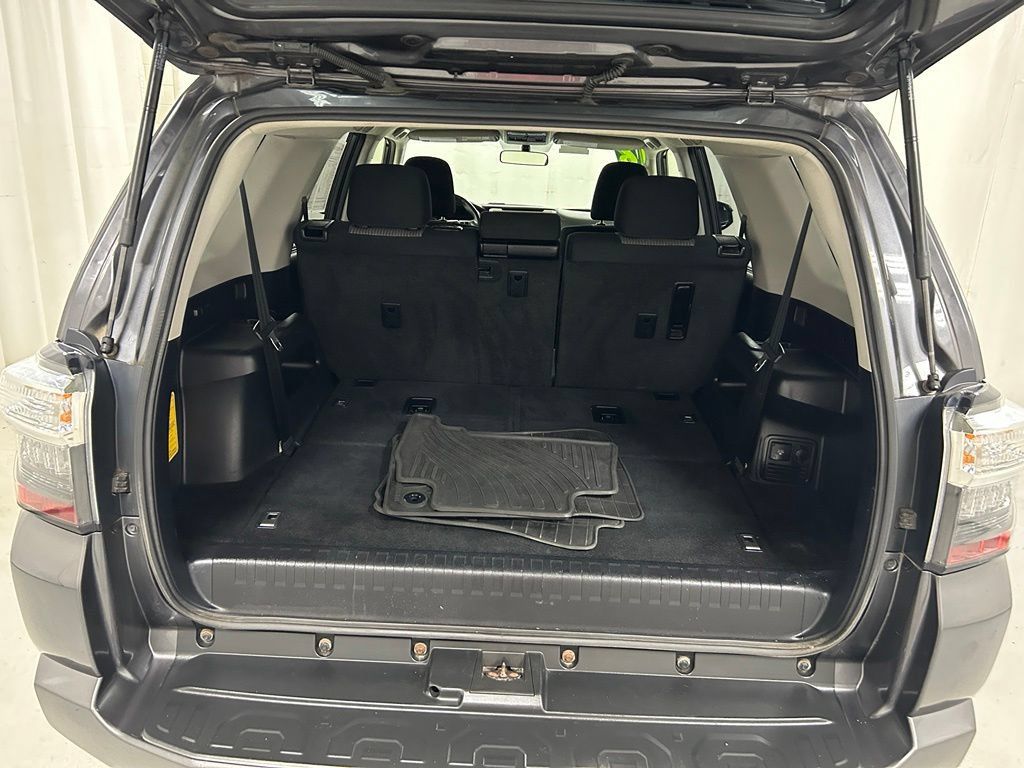 Used 2016 Toyota 4Runner SR5 AWD/4WD image 11