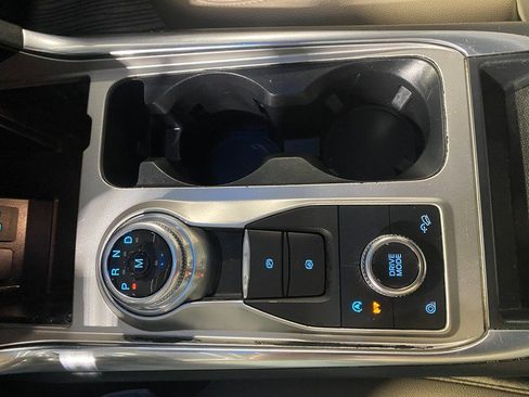 Used 2020 Ford Explorer XLT w/ Equipment Group 202A AWD/4WD image 30