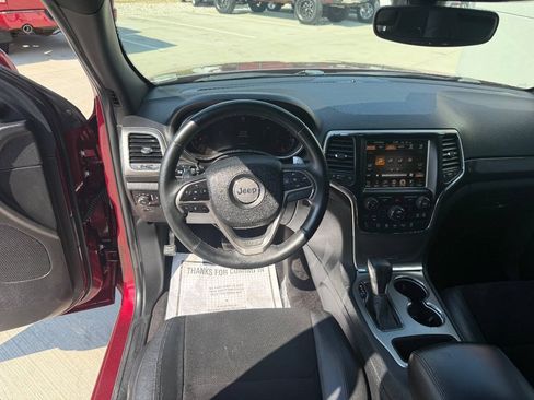 Used 2017 Jeep Grand Cherokee Altitude AWD/4WD image 17