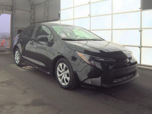 Used 2023 Toyota Corolla LE image 3