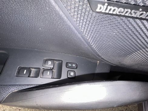 Used 2013 Hyundai Veloster w/ Style Pkg image 23