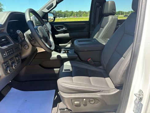 Used 2023 Chevrolet Tahoe Z71 w/ Z71 Off-Road Package AWD/4WD image 15