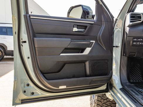 Used 2025 Toyota Tundra Platinum AWD/4WD image 38