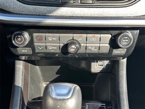 Used 2024 Jeep Compass Latitude image 22