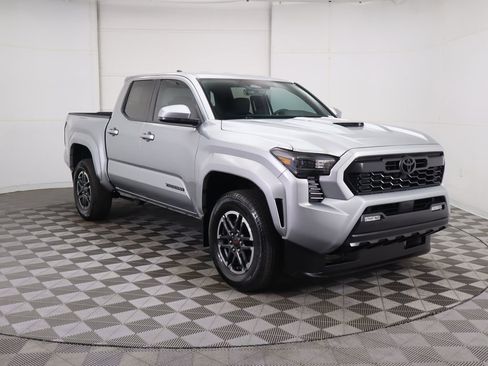 Used 2024 Toyota Tacoma TRD Sport image 3