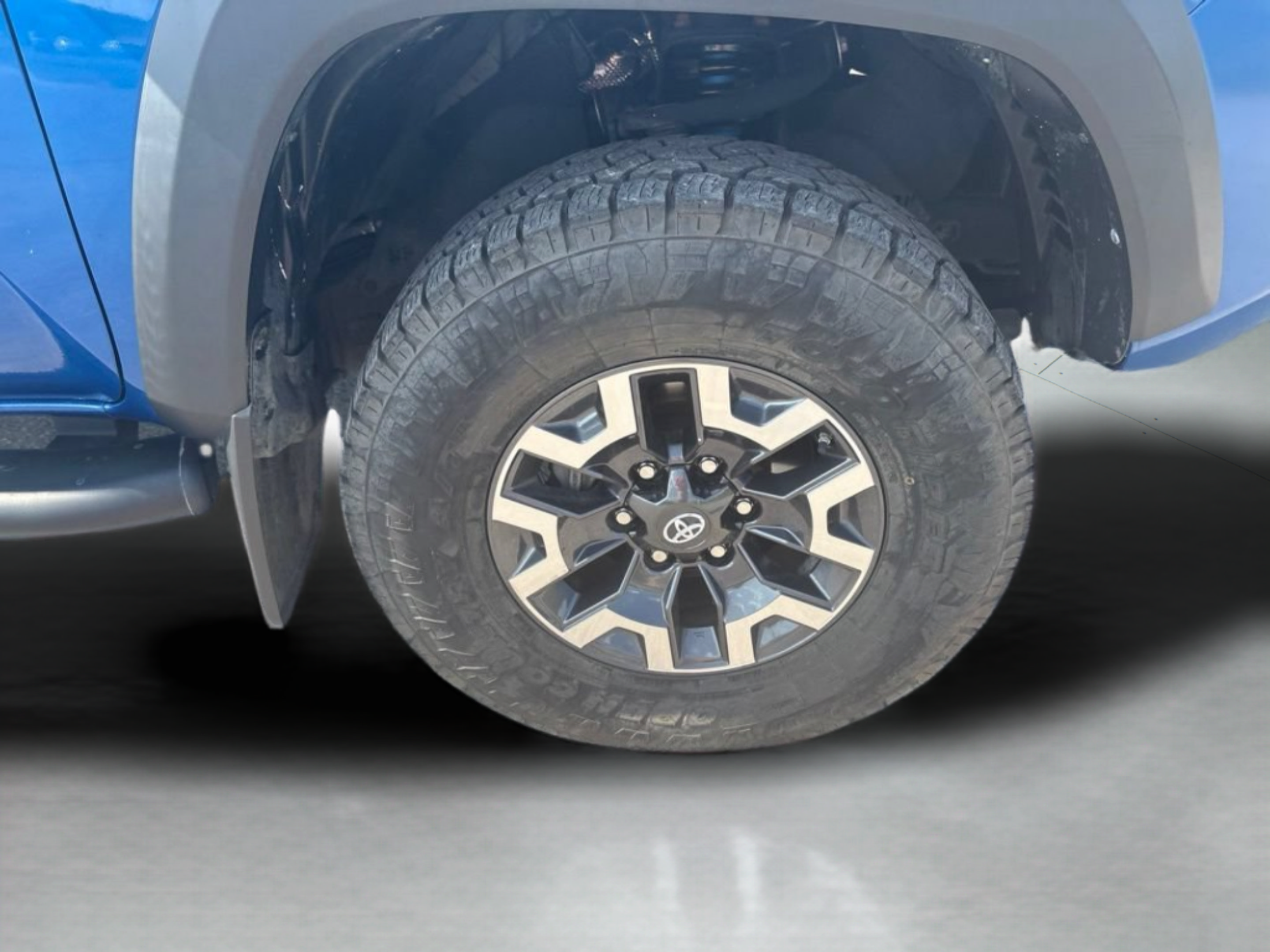 Used 2018 Toyota Tacoma TRD Off-Road AWD/4WD image 34