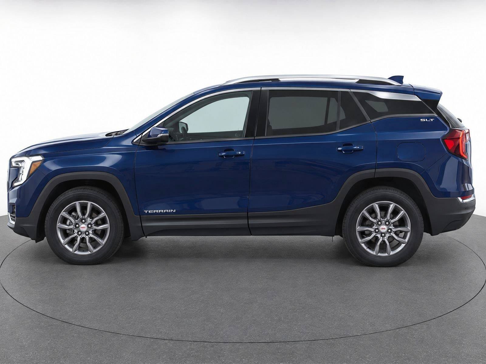 Used 2022 GMC Terrain SLT w/ Infotainment Package II AWD/4WD image 7