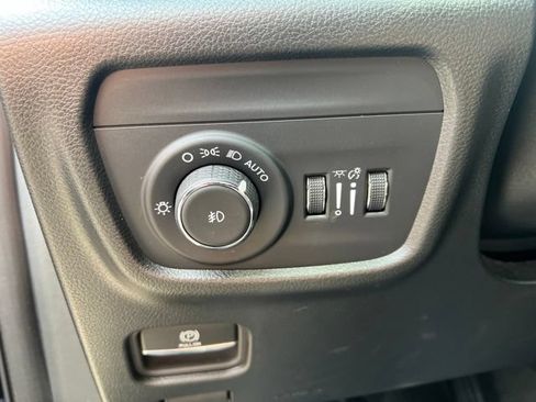Used 2025 Jeep Grand Cherokee Limited w/ Luxury Tech Group II AWD/4WD image 8