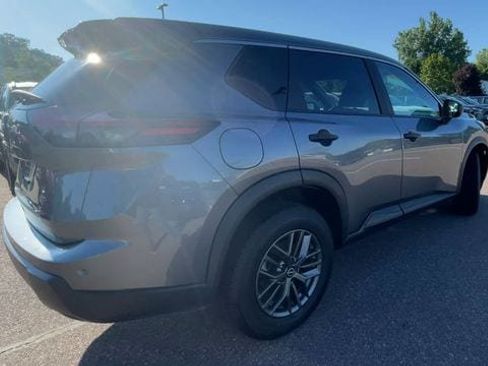 Used 2024 Nissan Rogue S AWD/4WD image 2
