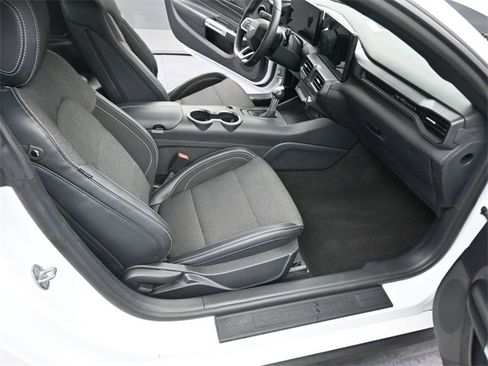 Used 2024 Ford Mustang Coupe image 12