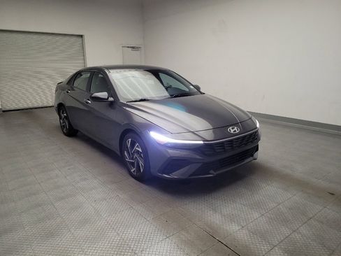 Used 2025 Hyundai Elantra Sport FWD image 13