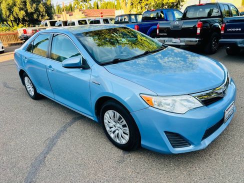 Used 2012 Toyota Camry LE FWD image 2