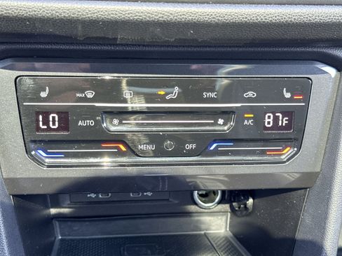 Used 2023 Volkswagen Tiguan SE w/ Panoramic Sunroof Package FWD image 22