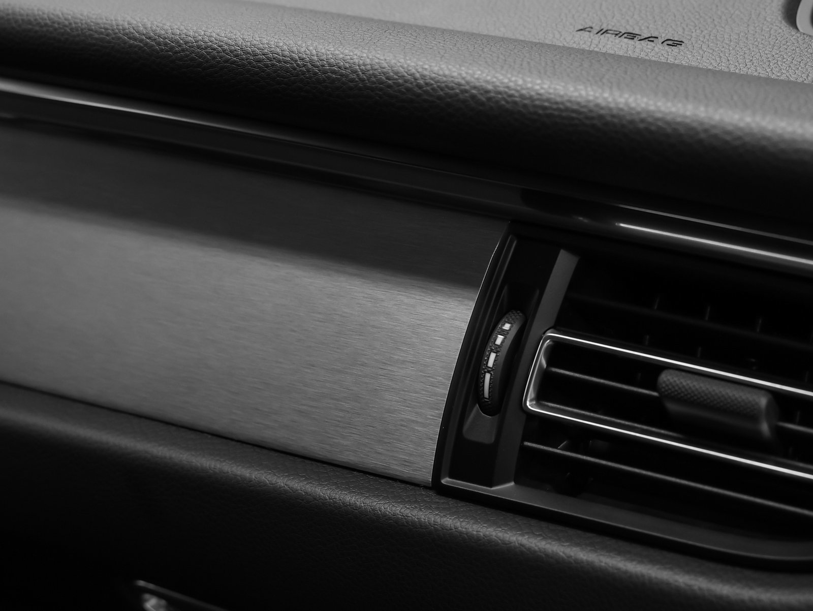 Certified 2026 Porsche Macan AWD/4WD image 26