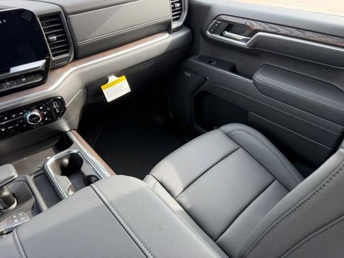 New 2026 GMC Sierra 1500 SLT w/ SLT Convenience Package image 15