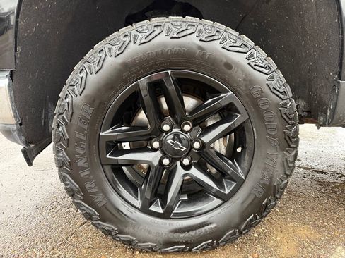 Used 2020 Chevrolet Silverado 1500 LT image 32