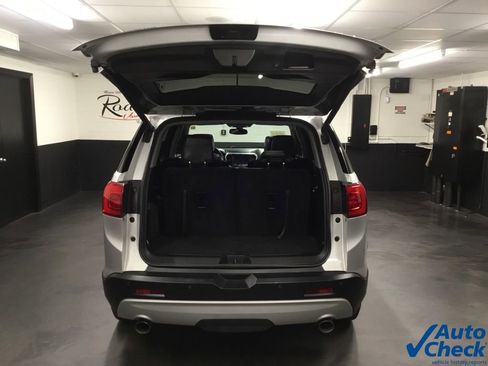 Used 2019 GMC Acadia SLT image 12