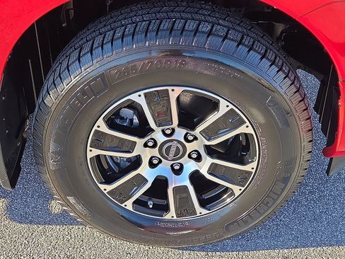 Used 2024 Nissan Titan SV image 7