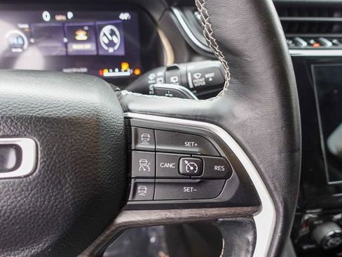 Used 2022 Jeep Grand Cherokee Limited image 17