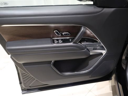 Used 2024 Land Rover Range Rover SE image 24