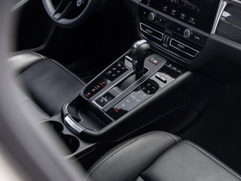 Certified 2024 Porsche Macan GTS AWD/4WD image 33
