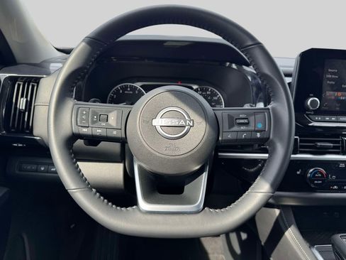 Used 2025 Nissan Pathfinder SV AWD/4WD image 14