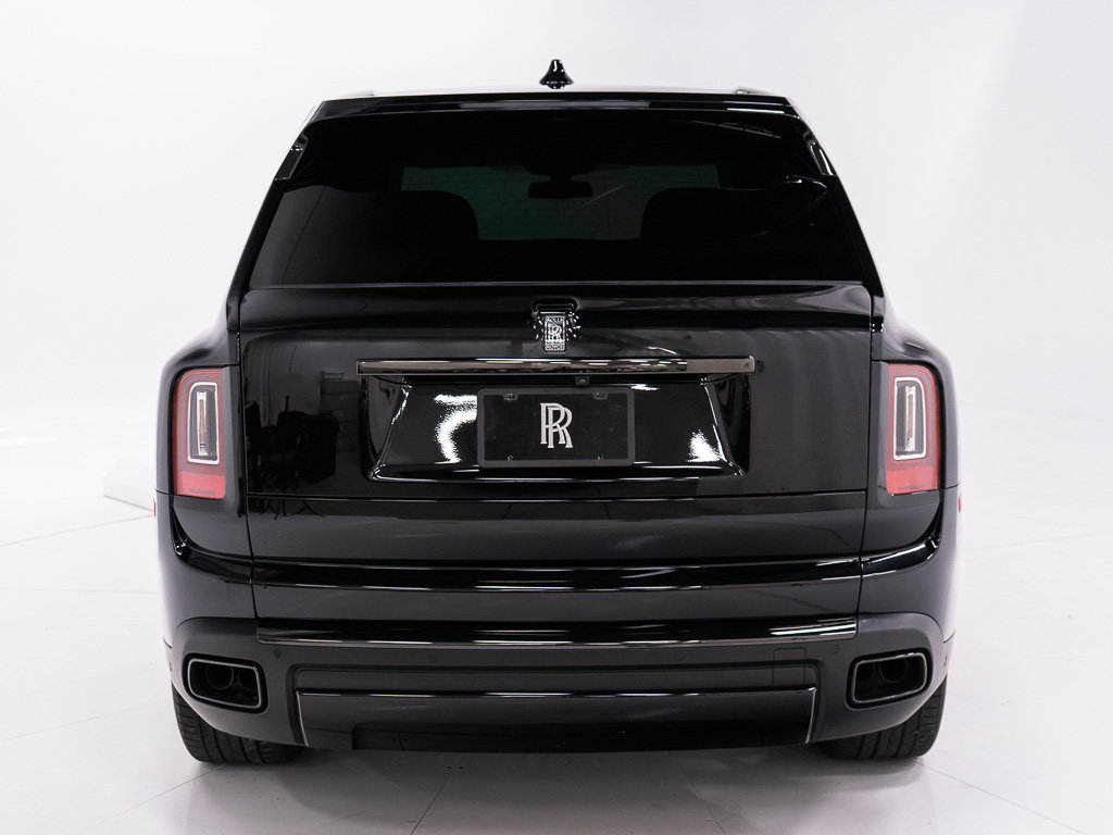 Certified 2022 Rolls-Royce Cullinan Black Badge w/ Dark Exterior Package AWD/4WD image 4