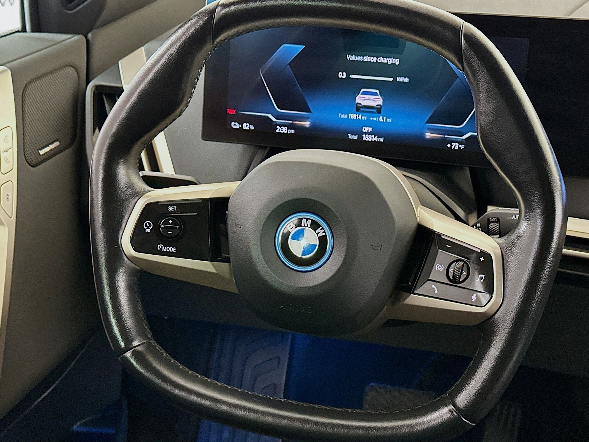 Used 2022 BMW iX xDrive50 w/ Premium Package AWD/4WD image 8