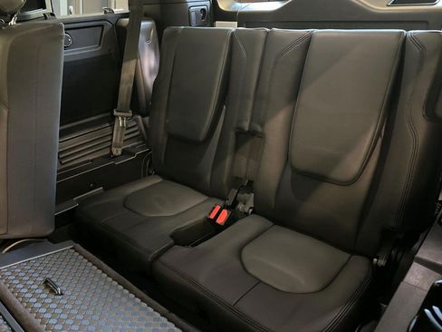 New 2026 Land Rover Defender 110 X-Dynamic SE AWD/4WD image 29