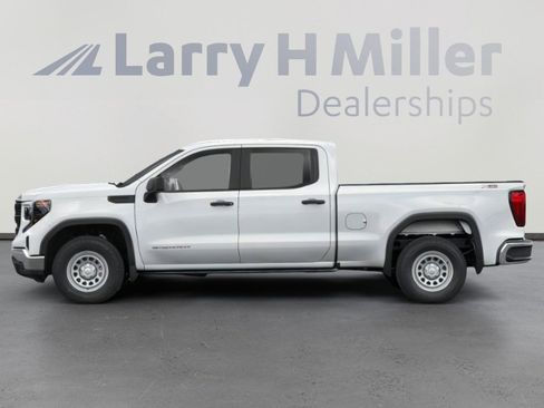 Used 2024 GMC Sierra 1500 AT4 w/ Technology Package image 3