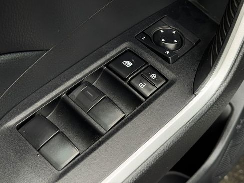Certified 2019 Toyota RAV4 LE AWD/4WD image 11