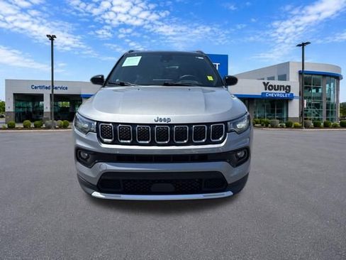 Used 2024 Jeep Compass Limited AWD/4WD image 2