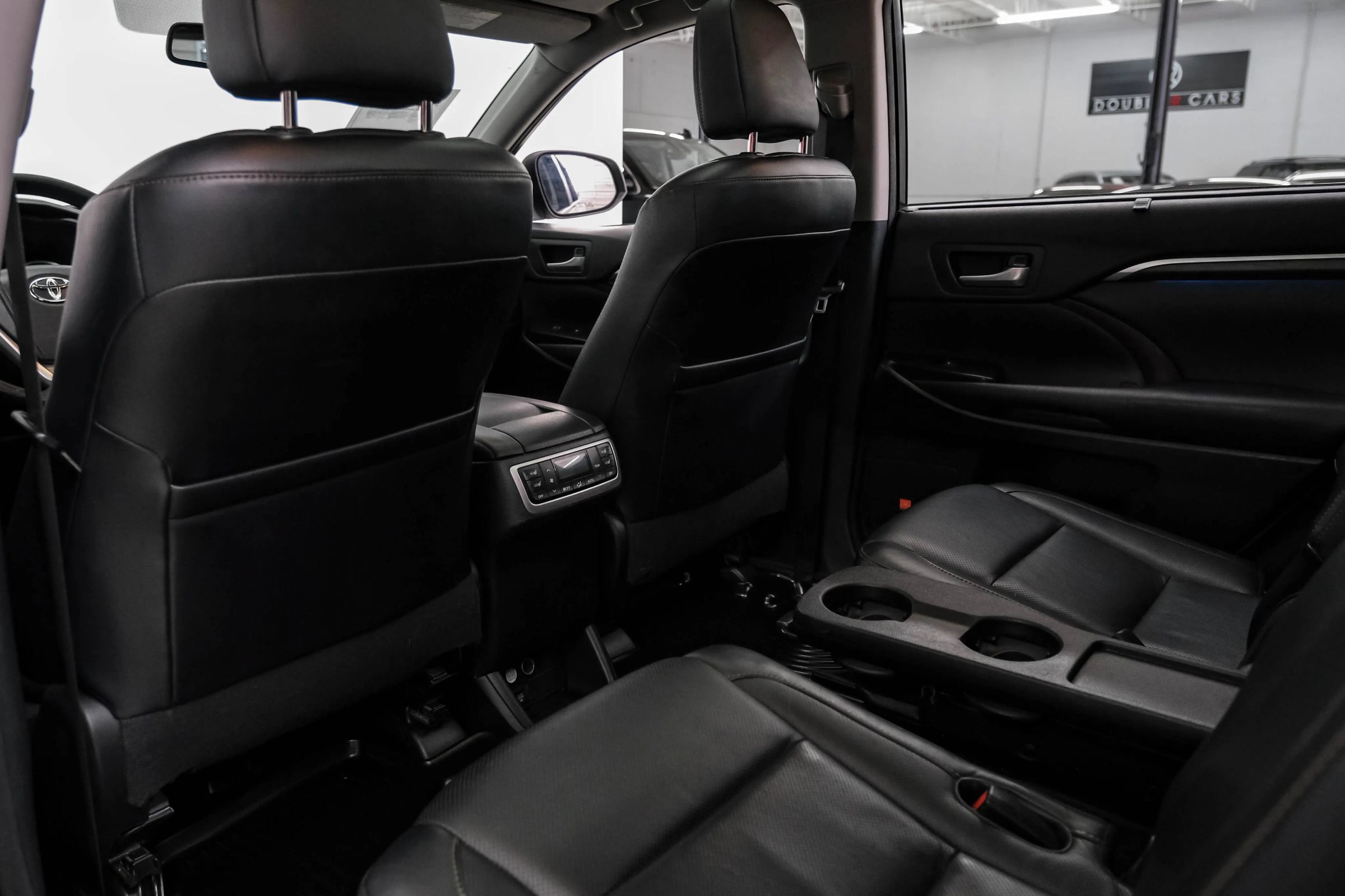 Used 2014 Toyota Highlander Limited Platinum AWD/4WD image 38