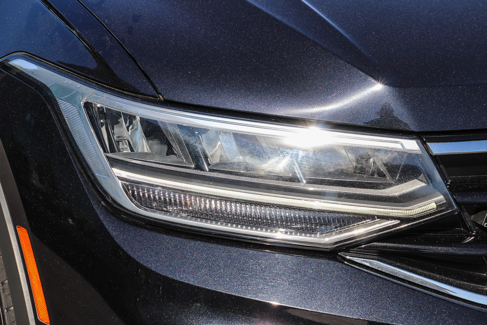 Used 2023 Volkswagen Tiguan SE R-Line FWD image 4