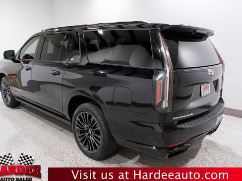 Used 2023 Cadillac Escalade ESV Sport w/ Touring Package AWD/4WD image 3