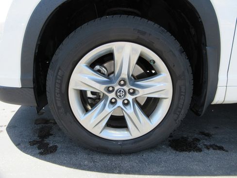 Used 2016 Toyota Highlander Limited Platinum AWD/4WD image 19