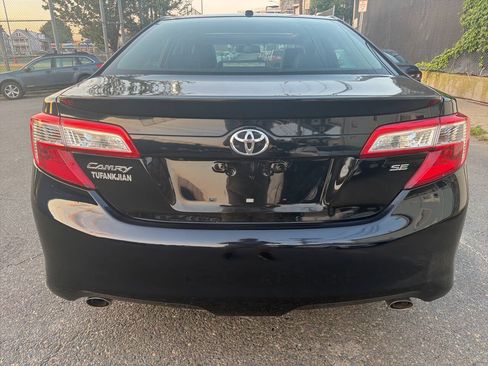 Used 2012 Toyota Camry SE w/ Leather Pkg FWD image 5