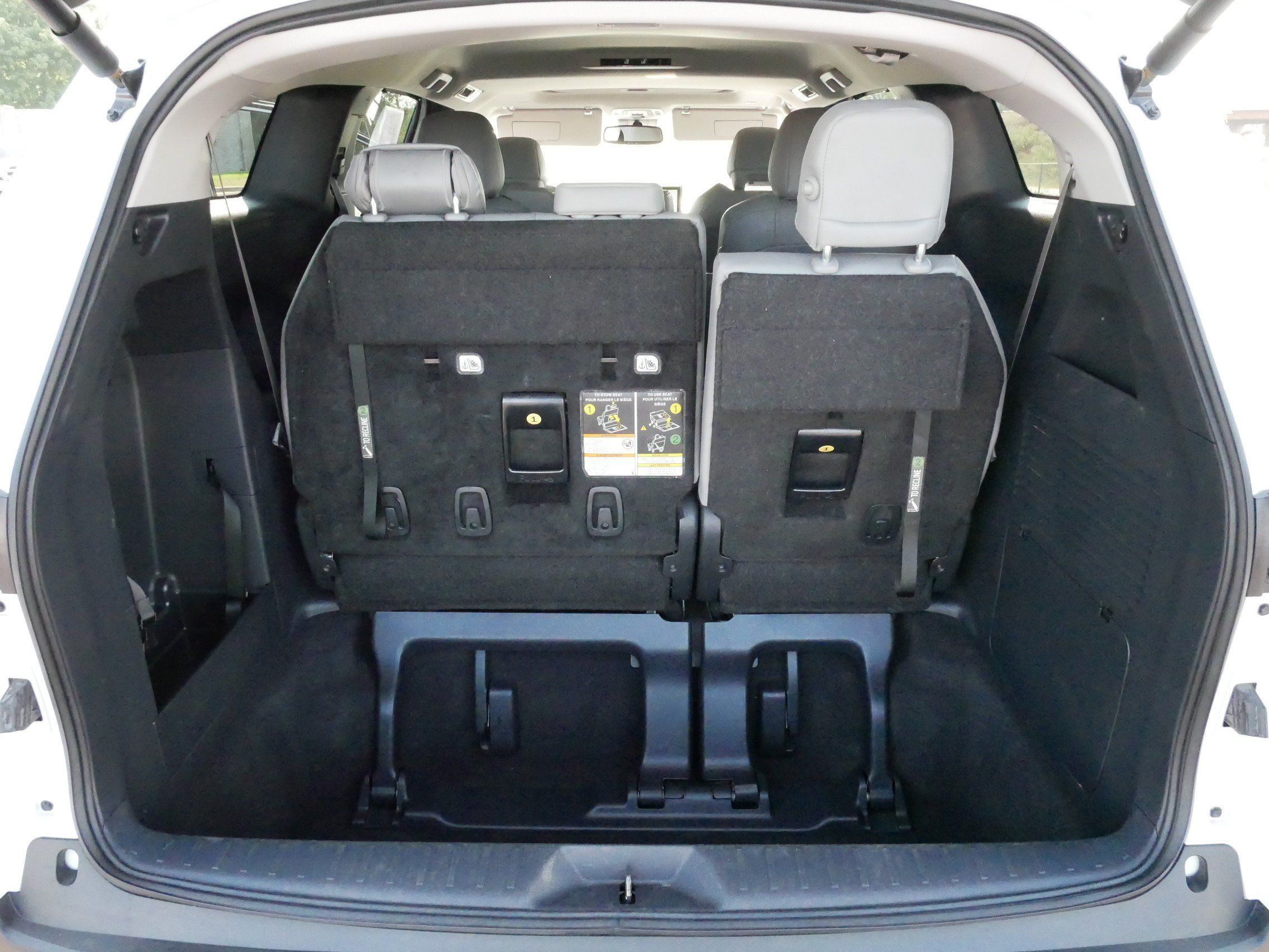 Certified 2025 Toyota Sienna XLE FWD image 17