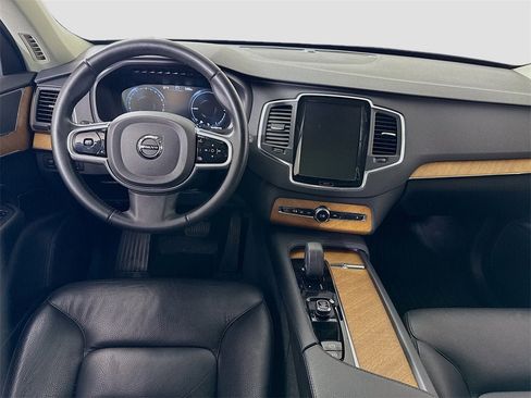 Used 2022 Volvo XC90 T8 Inscription Expression w/ Protection Package Premier image 2