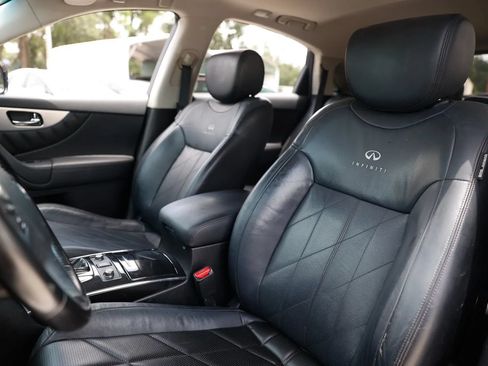 Used 2011 INFINITI FX35 2WD w/ Premium Pkg image 19
