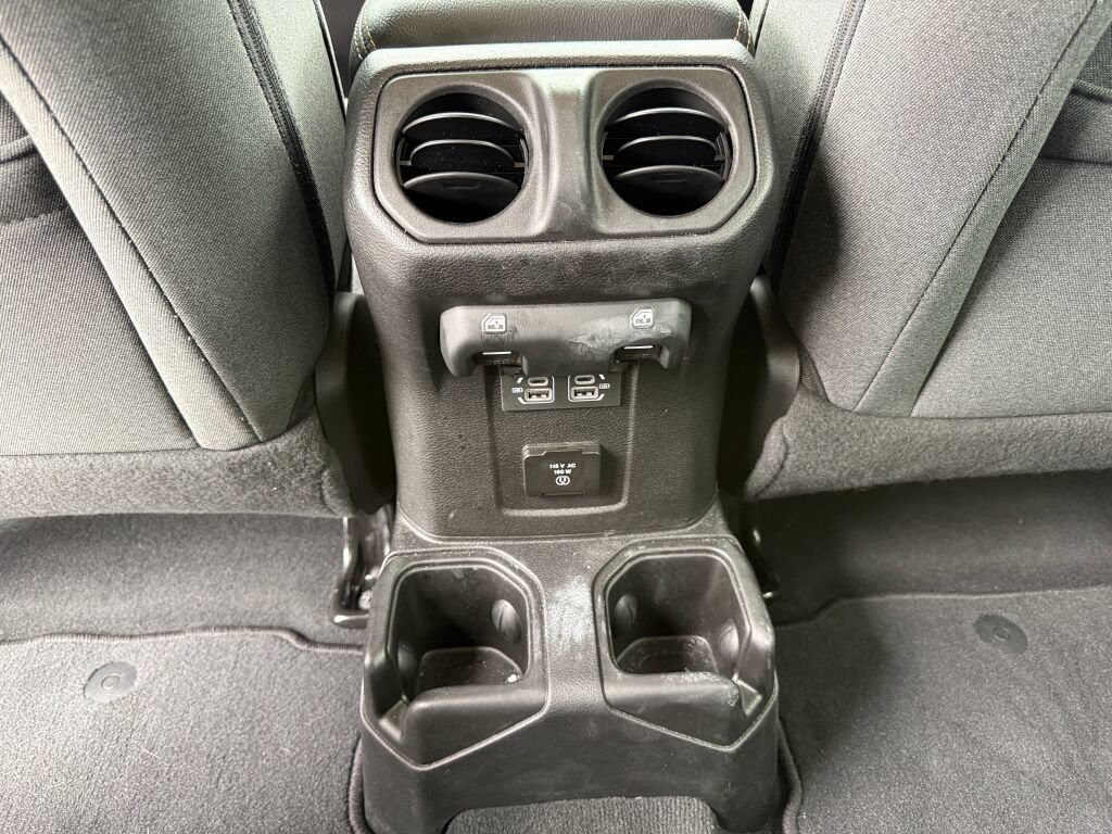 Used 2026 Jeep Wrangler Unlimited Sahara AWD/4WD image 30
