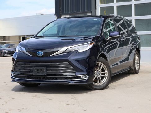 Used 2023 Toyota Sienna Limited AWD/4WD image 3